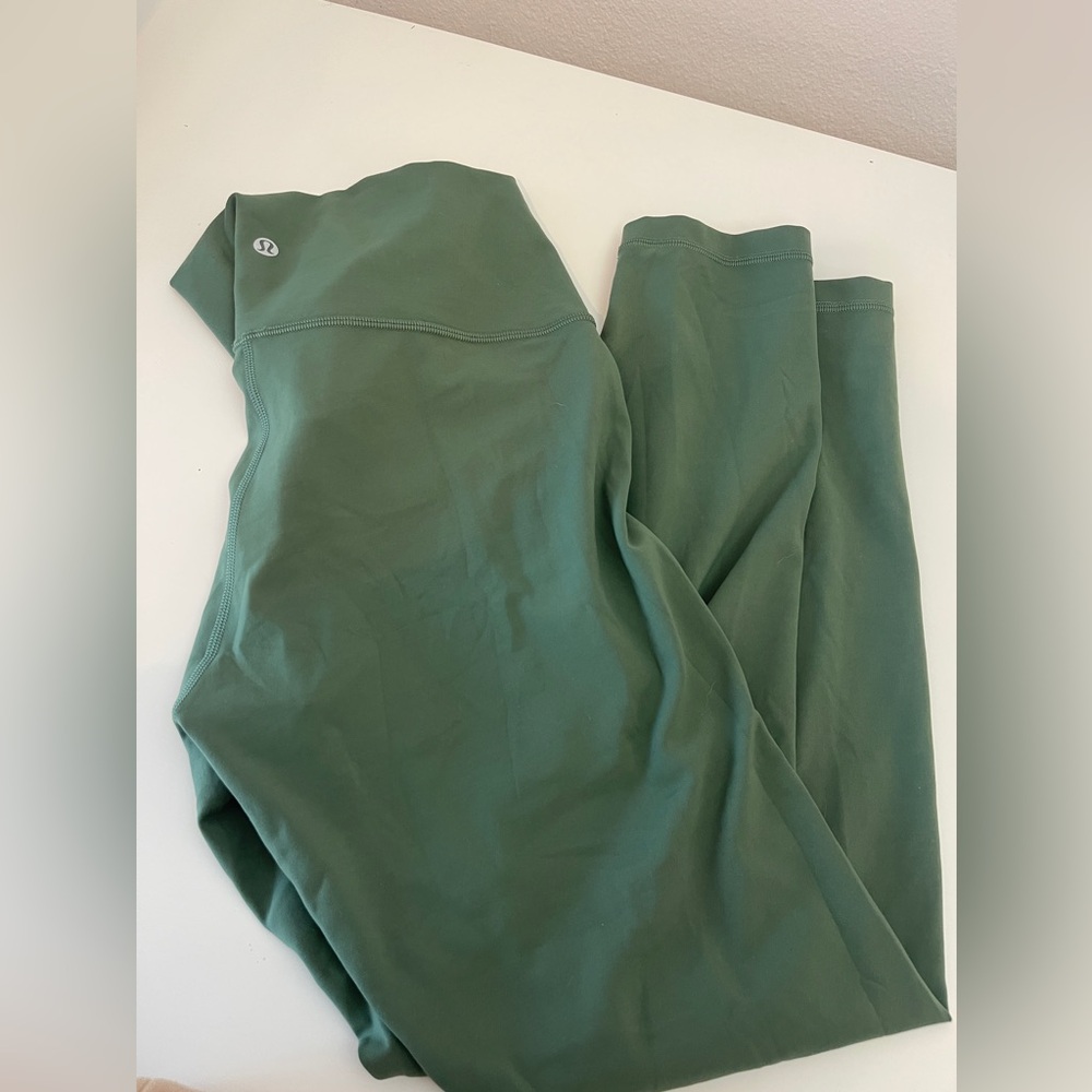 Lululemon size 6 leggings